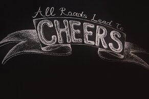 Cheers Midtown Hostel