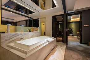 Modern Classic Hotel