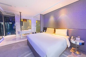 Modern Classic Hotel