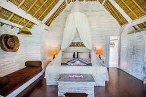 Lembongan Bay Shore Huts