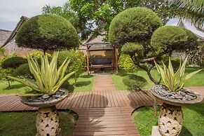 Lembongan Bay Shore Huts