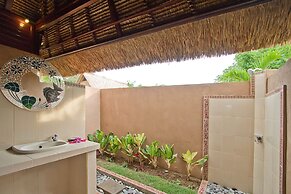 Lembongan Bay Shore Huts