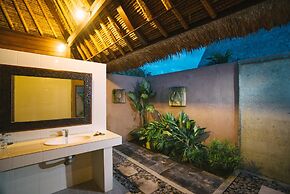 Lembongan Bay Shore Huts