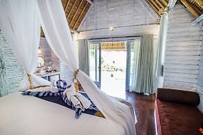 Lembongan Bay Shore Huts