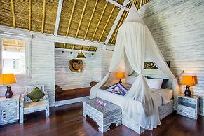 Lembongan Bay Shore Huts