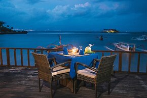 Lembongan Bay Shore Huts