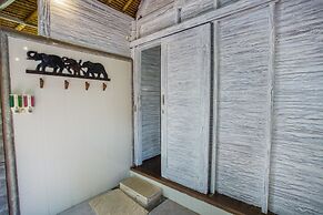 Lembongan Bay Shore Huts