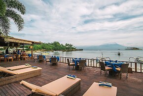 Lembongan Bay Shore Huts