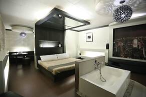 Victoria Court Suites - Pasig