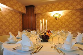 Crystal Palace Hotel