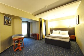 Crystal Palace Hotel