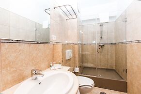 Crystal Palace Hotel