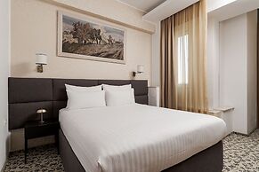 Crystal Palace Hotel