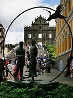 Ole Tai Sam Un Hotel