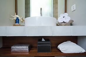 Hotel Komune and Beach Club Bali