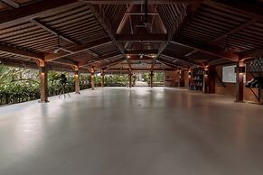 Hotel Komune and Beach Club Bali