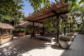 Hotel Komune and Beach Club Bali