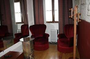 Residencia Pedra Antiga