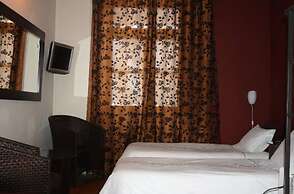 Residencia Pedra Antiga