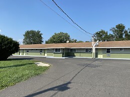 Red Carpet Inn and Suites