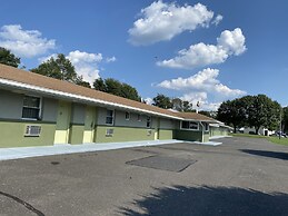 Red Carpet Inn and Suites