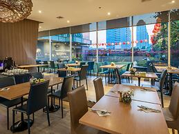 VELA Dhi GLOW Pratunam