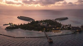 OUTRIGGER Maldives Maafushivaru Resort