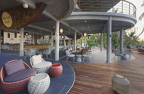 OUTRIGGER Maldives Maafushivaru Resort