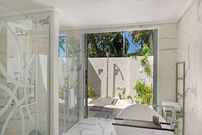 OUTRIGGER Maldives Maafushivaru Resort