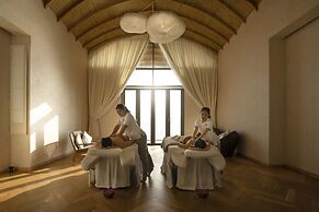 OUTRIGGER Maldives Maafushivaru Resort