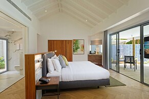 OUTRIGGER Maldives Maafushivaru Resort