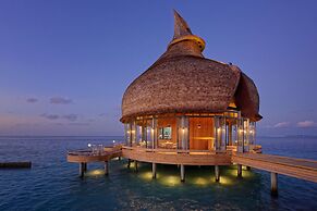 OUTRIGGER Maldives Maafushivaru Resort