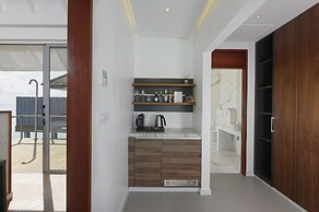 OUTRIGGER Maldives Maafushivaru Resort