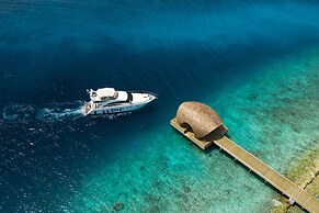 OUTRIGGER Maldives Maafushivaru Resort