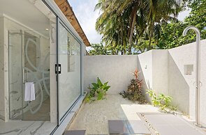 OUTRIGGER Maldives Maafushivaru Resort