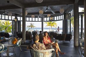 OUTRIGGER Maldives Maafushivaru Resort