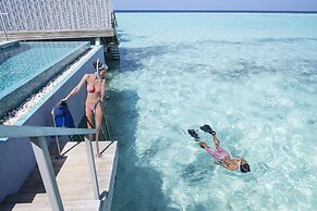 OUTRIGGER Maldives Maafushivaru Resort