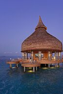 OUTRIGGER Maldives Maafushivaru Resort