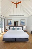 OUTRIGGER Maldives Maafushivaru Resort