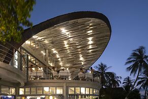 OUTRIGGER Maldives Maafushivaru Resort