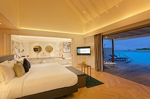 OUTRIGGER Maldives Maafushivaru Resort