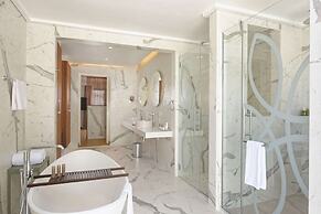 OUTRIGGER Maldives Maafushivaru Resort