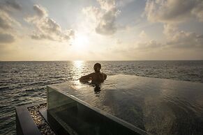 OUTRIGGER Maldives Maafushivaru Resort