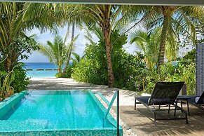 OUTRIGGER Maldives Maafushivaru Resort