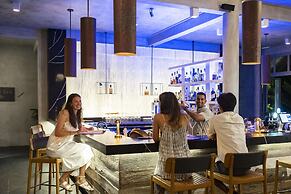 OUTRIGGER Maldives Maafushivaru Resort