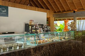 OUTRIGGER Maldives Maafushivaru Resort