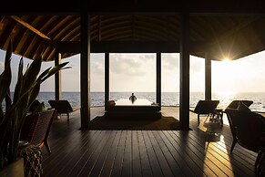OUTRIGGER Maldives Maafushivaru Resort