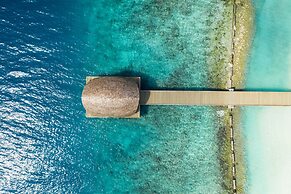 OUTRIGGER Maldives Maafushivaru Resort