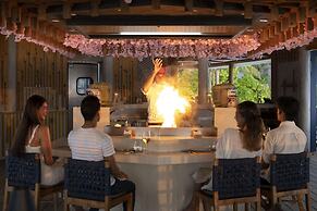 OUTRIGGER Maldives Maafushivaru Resort