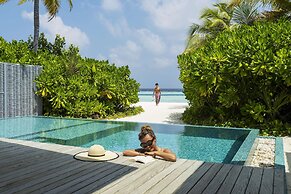 OUTRIGGER Maldives Maafushivaru Resort